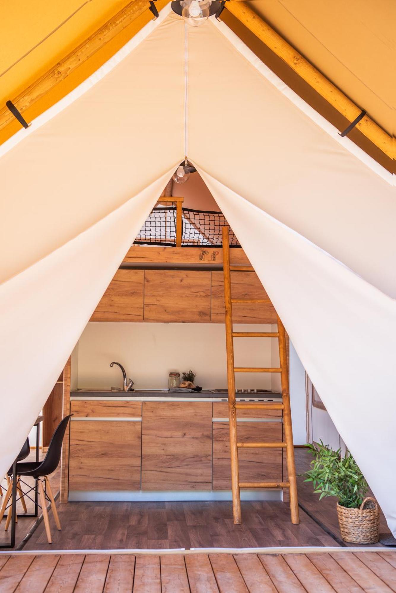 Forrest Glamping Hotell Banská Štiavnica Eksteriør bilde