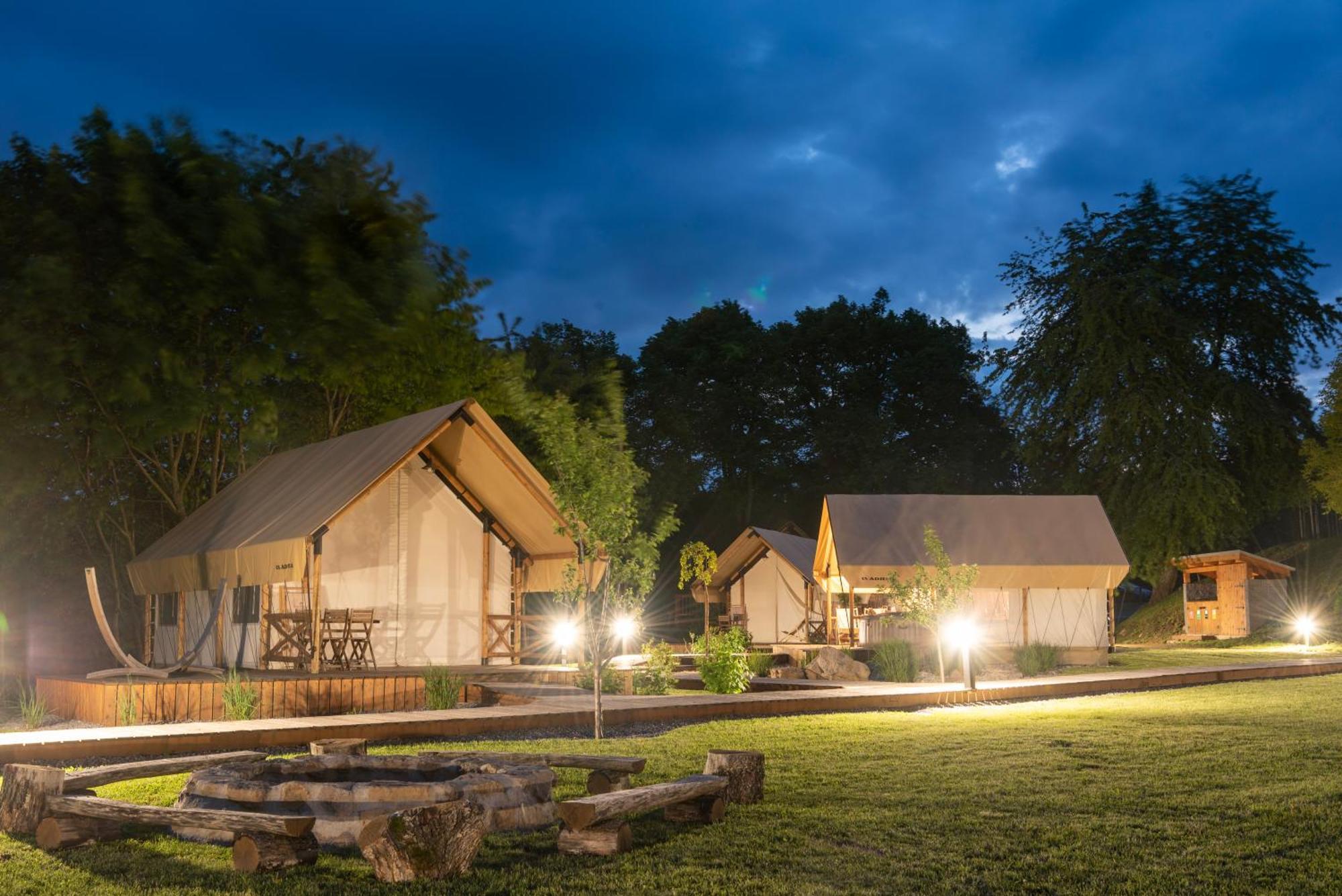 Forrest Glamping Hotell Banská Štiavnica Eksteriør bilde