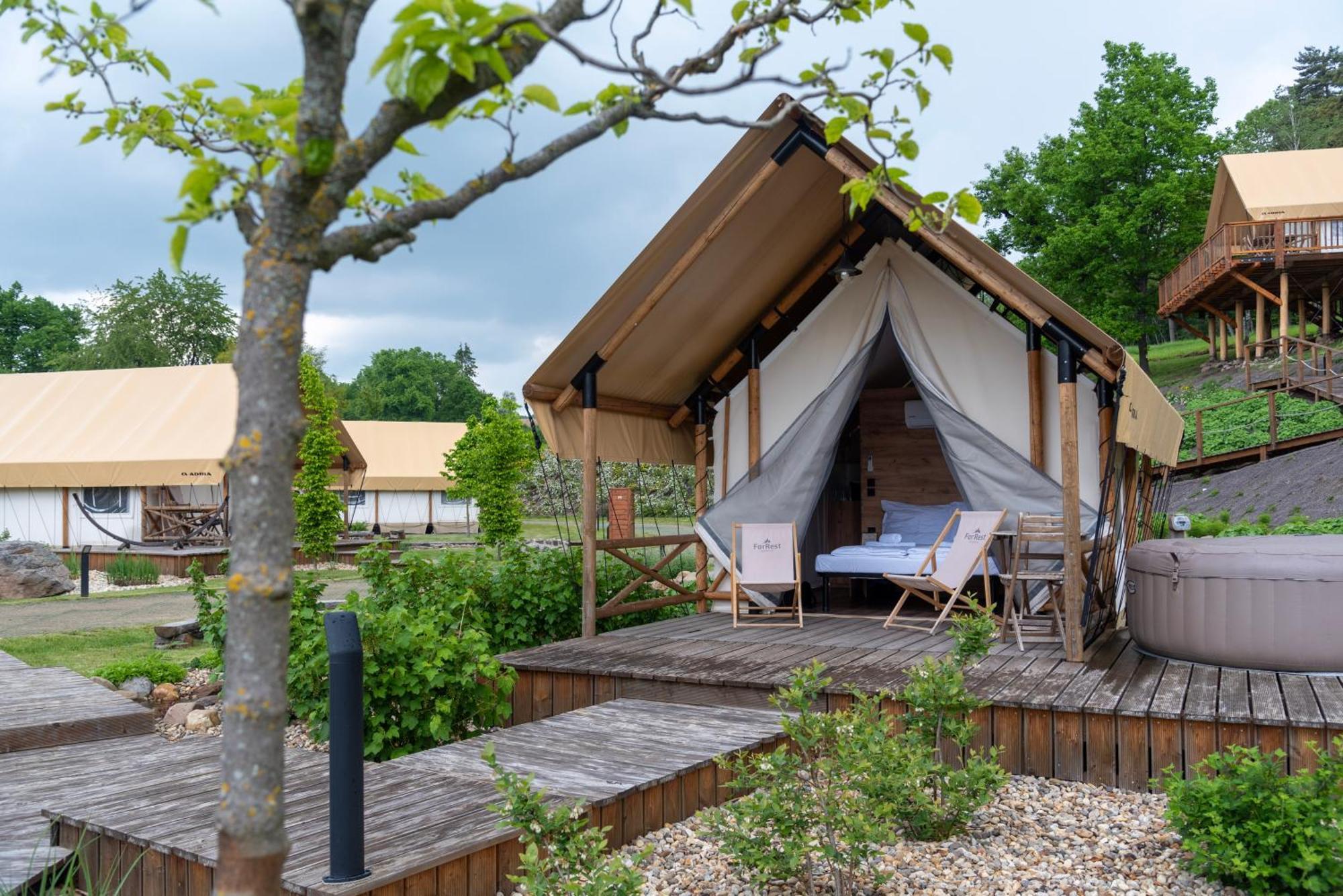 Forrest Glamping Hotell Banská Štiavnica Eksteriør bilde